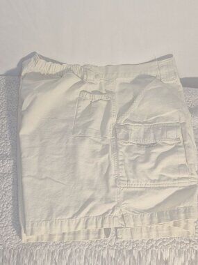 Columbia Ladie's Cream color cargo shorts, extra stretch waist, in size XXL